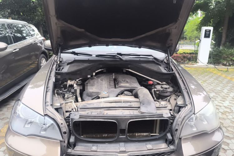 Used BMW X5 2011 xDrive35i Leading Model Engine Bay
