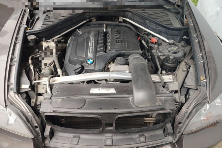 Used BMW X5 2011 xDrive35i U.S. specification Engine Bay