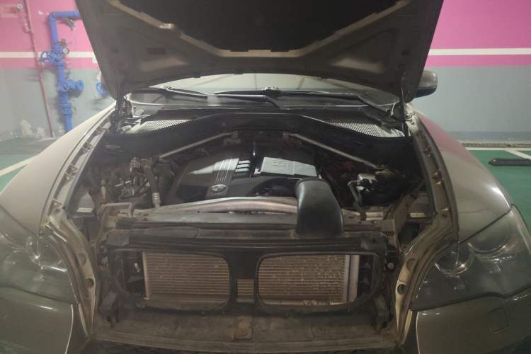 Used BMW X5 2011 xDrive35i Leading Model Engine Bay
