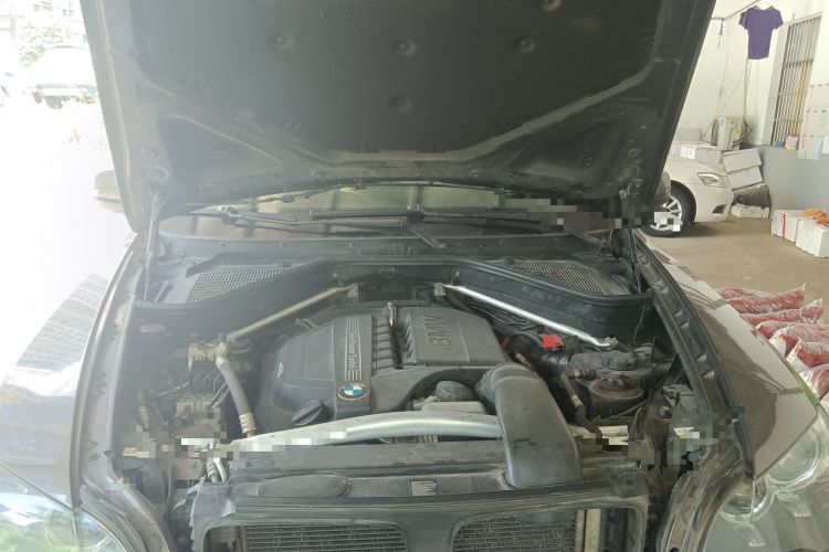 Used BMW X5 2011 xDrive35i Leading Model Engine Bay