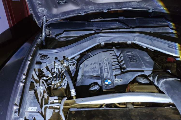 Used BMW X5 2011 xDrive35i Leading Model Engine Bay Right