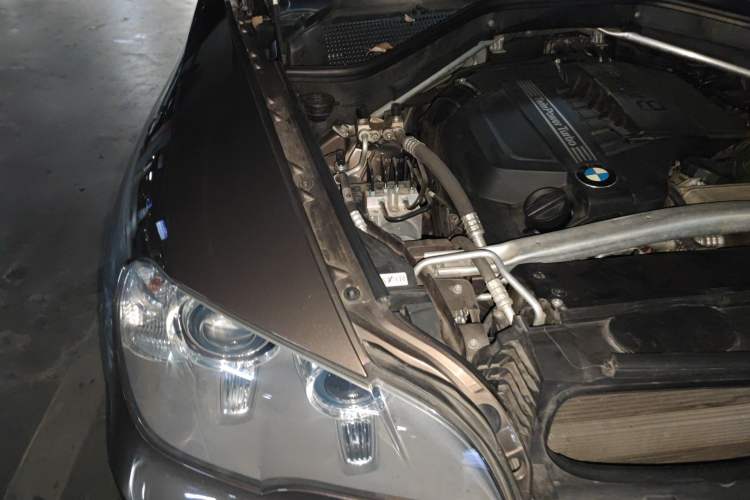 Used BMW X5 2011 xDrive35i Luxury Model Engine Bay Right
