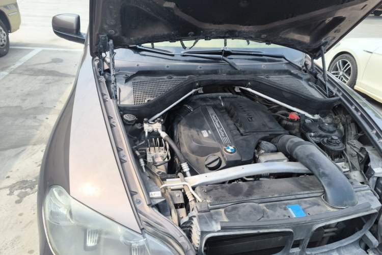Used BMW X5 2011 xDrive35i Luxury Model Engine Bay Right