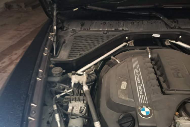 Used BMW X5 2011 xDrive35i Leading Model Engine Bay Right