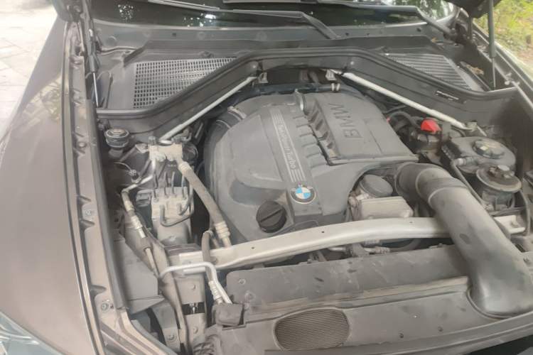 Used BMW X5 2011 xDrive35i Leading Model Engine Bay Right