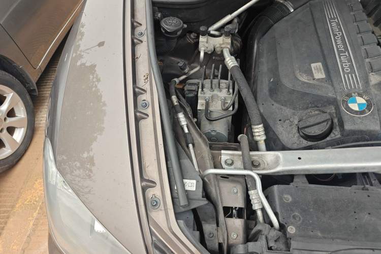Used BMW X5 2011 xDrive35i Leading Model Engine Bay Right