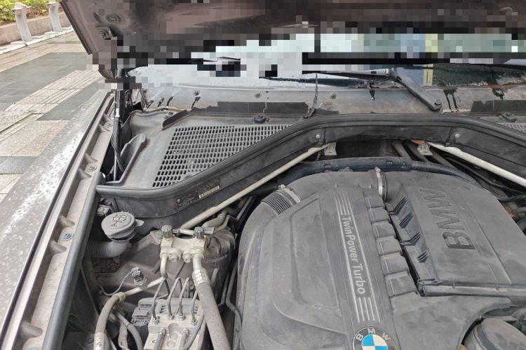 Used BMW X5 2011 xDrive35i Leading Model Engine Bay Right