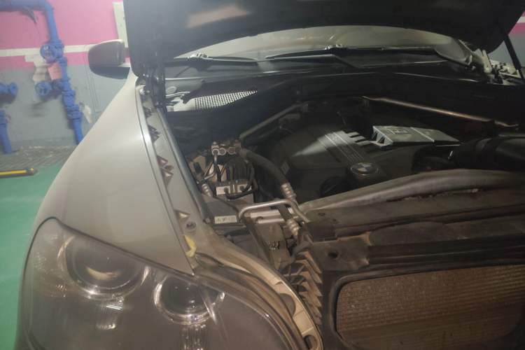 Used BMW X5 2011 xDrive35i Leading Model Engine Bay Right