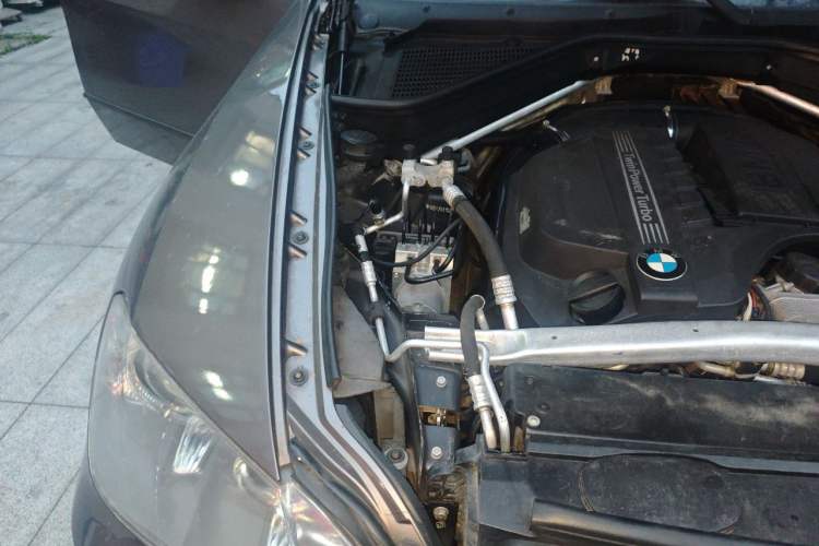 Used BMW X5 2011 xDrive35i Leading Model Engine Bay Right