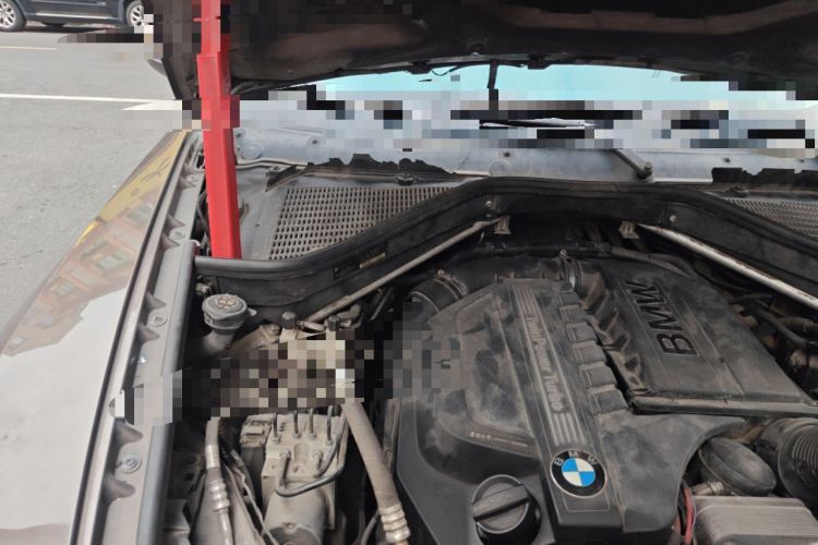 Used BMW X5 2011 xDrive35i Leading Model Engine Bay Right