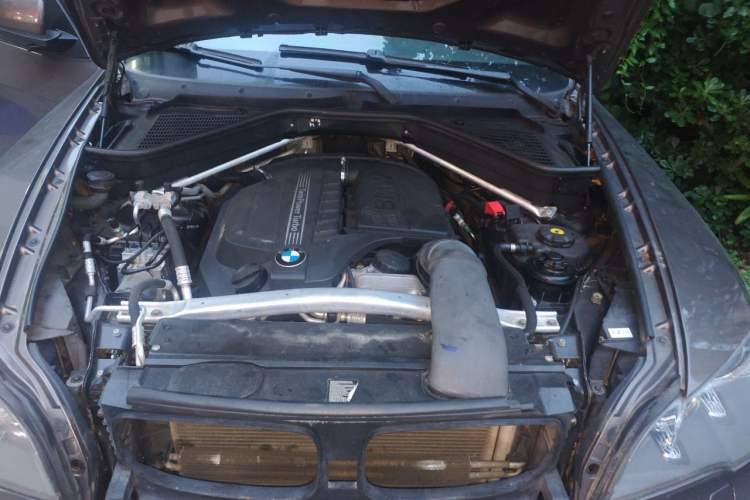 Used BMW X5 2011 xDrive35i Leading Model Engine Bay