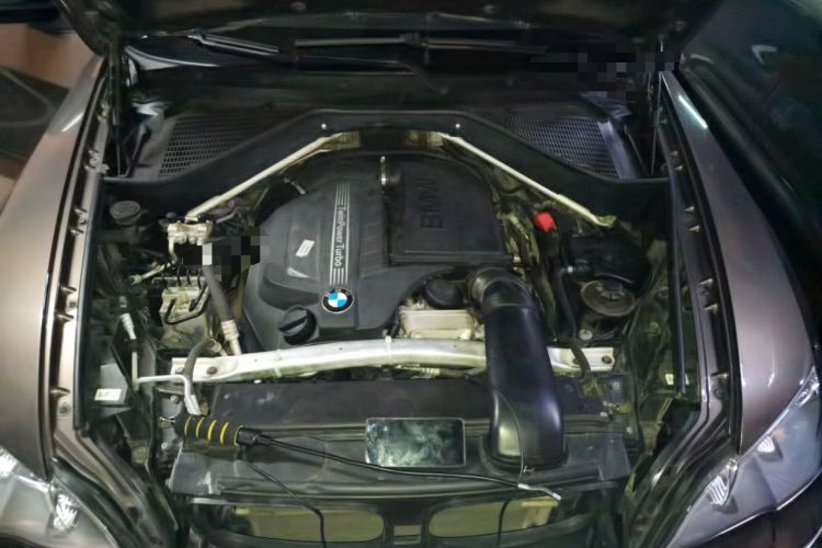 Used BMW X5 2011 xDrive35i Leading Model Engine Bay