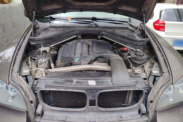 Used BMW X5 2011 xDrive35i Leading Model Engine Bay