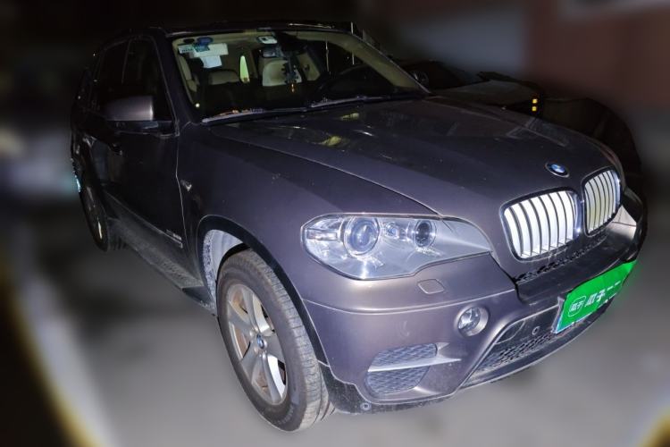 Used BMW X5 2011 xDrive35i Leading Model Front Right 45 Deg