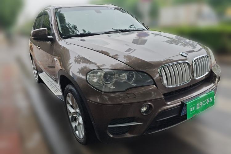 Used BMW X5 2011 xDrive35i Luxury Model Front Right 45 Deg