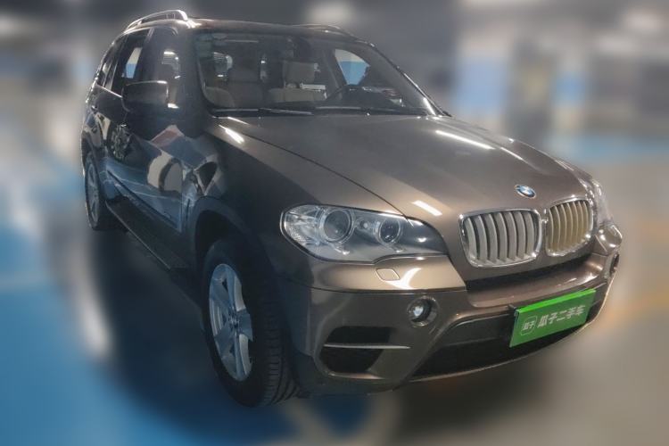 Used BMW X5 2011 xDrive35i Leading Model Front Right 45 Deg