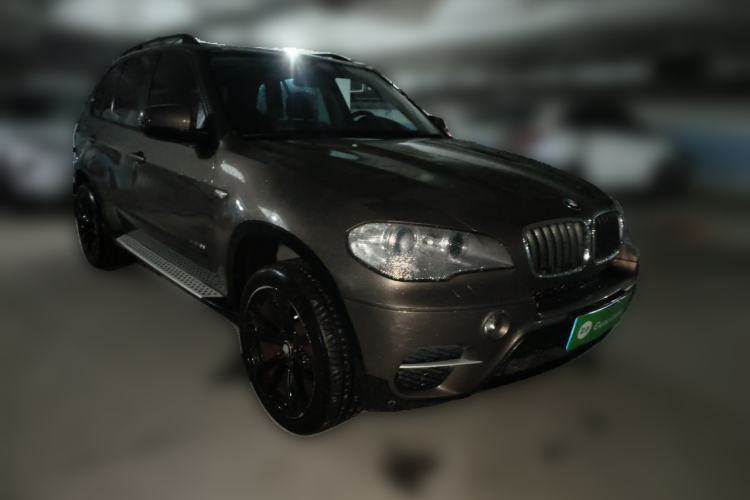 Used BMW X5 2011 xDrive35i Leading Model Front Right 45 Deg