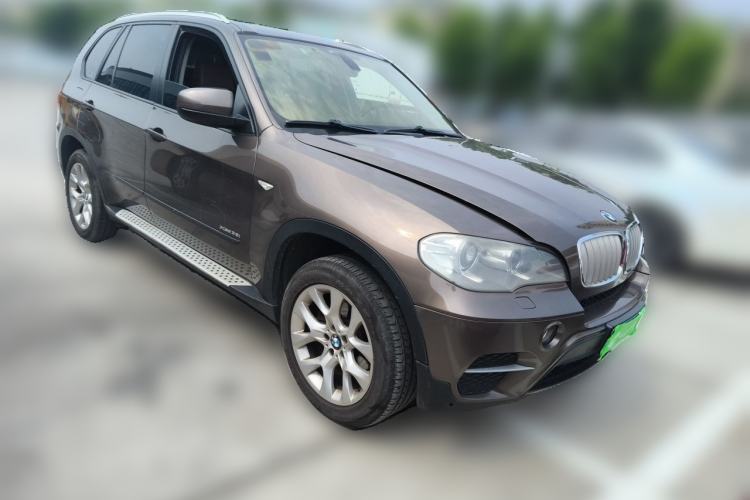Used BMW X5 2011 xDrive35i Luxury Model Front Right 45 Deg