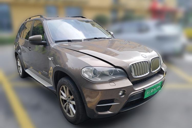 Used BMW X5 2011 xDrive35i Leading Model Front Right 45 Deg