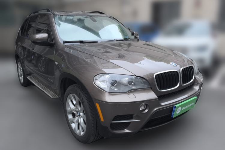Used BMW X5 2011 xDrive35i Luxury Model Front Right 45 Deg