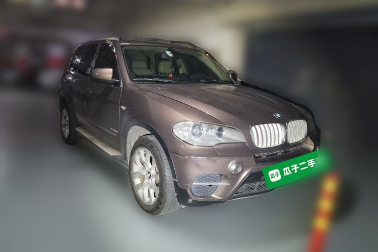 Used BMW X5 2011 xDrive35i Luxury Model Front Right 45 Deg