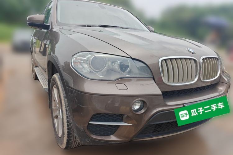 Used BMW X5 2011 xDrive35i Leading Model Front Right 45 Deg