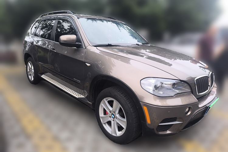 Used BMW X5 2011 xDrive35i Leading Model Front Right 45 Deg