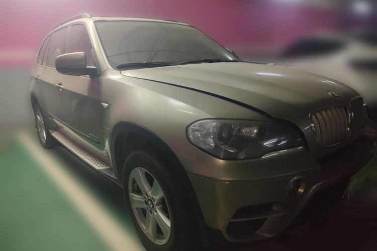 Used BMW X5 2011 xDrive35i Leading Model Front Right 45 Deg