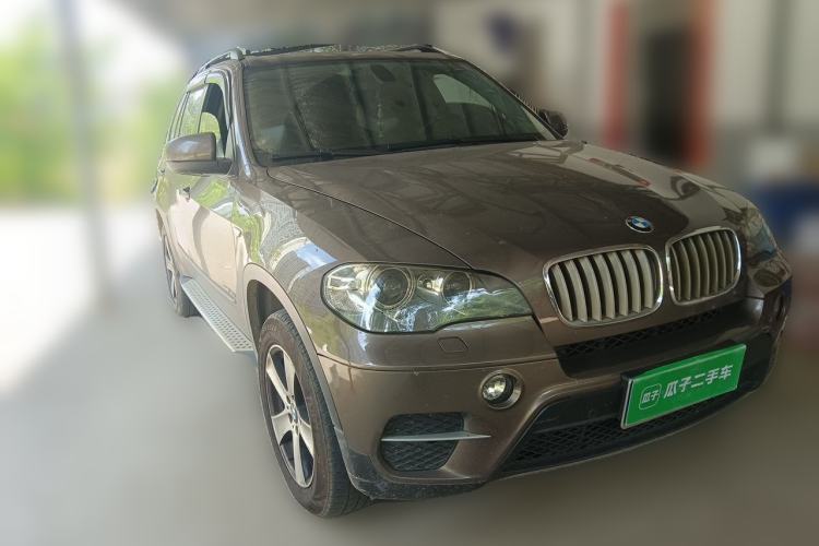 Used BMW X5 2011 xDrive35i Leading Model Front Right 45 Deg