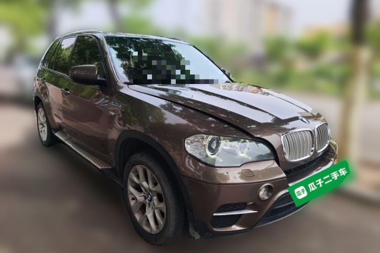 Used BMW X5 2011 xDrive35i Luxury Model Front Right 45 Deg