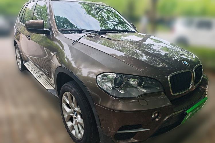 Used BMW X5 2011 xDrive35i Luxury Edition Front Right 45 Deg