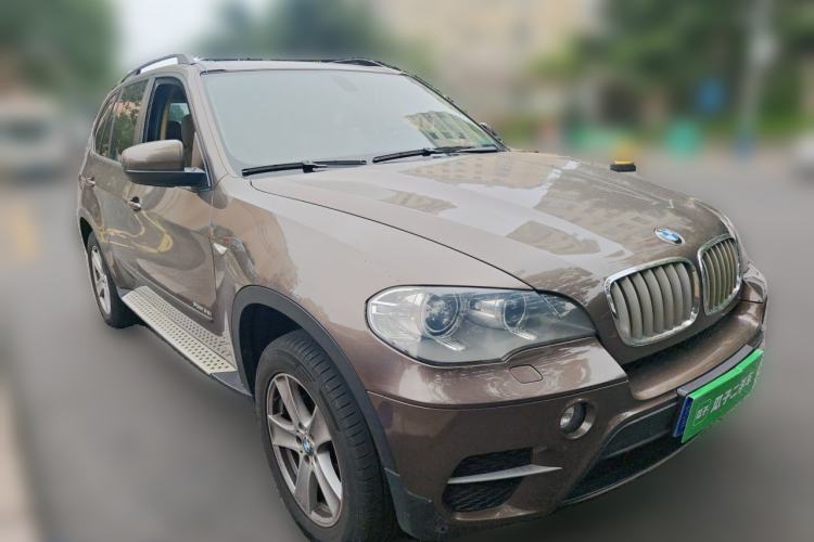 Used BMW X5 2011 xDrive35i Leading Model Front Right 45 Deg