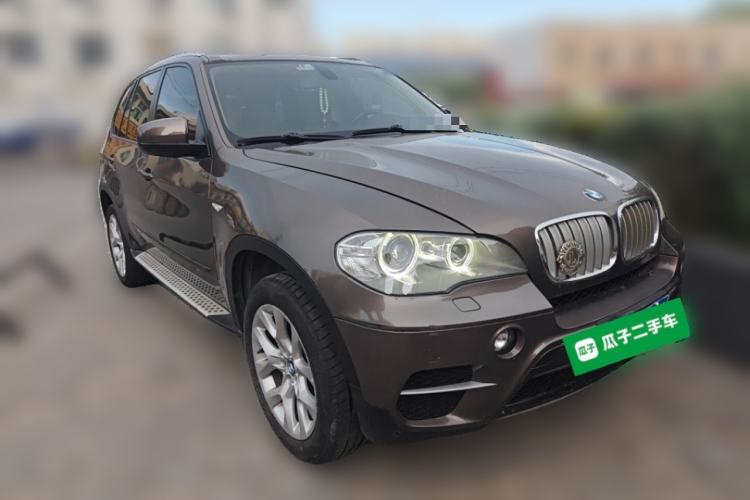 Used BMW X5 2011 xDrive35i Luxury Model Front Right 45 Deg