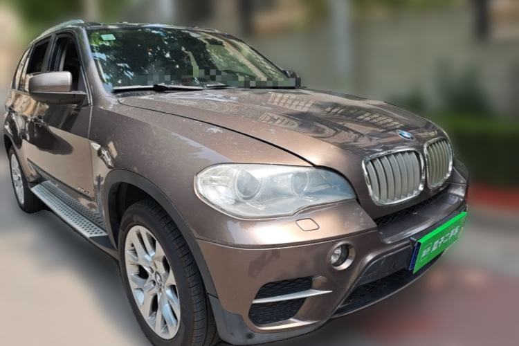 Used BMW X5 2011 xDrive35i Luxury Model Front Right 45 Deg