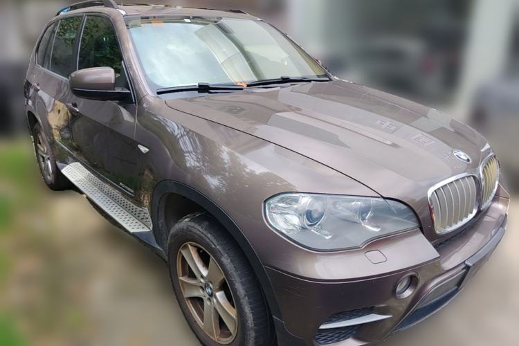 Used BMW X5 2011 xDrive35i Leading Model Front Right 45 Deg