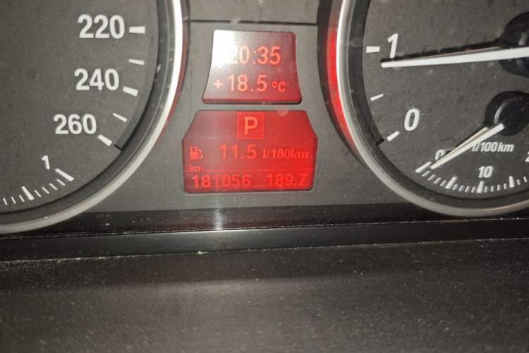 Used BMW X5 2011 xDrive35i Leading Model Odometer Close Up
