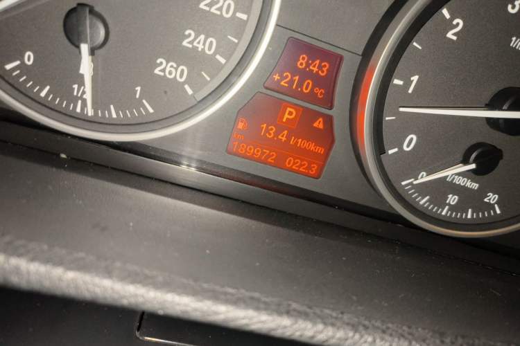 Used BMW X5 2011 xDrive35i Leading Model Odometer Close Up