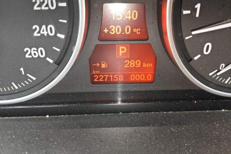 Used BMW X5 2011 xDrive35i Leading Model Odometer Close Up