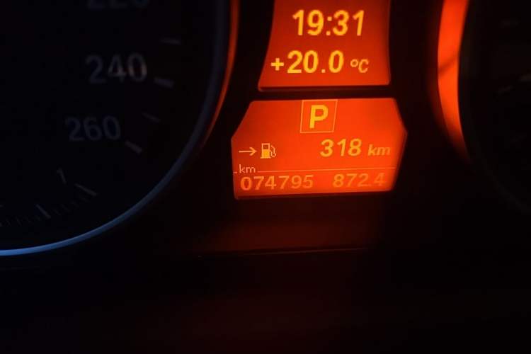 Used BMW X5 2011 xDrive35i Leading Model Odometer Close Up