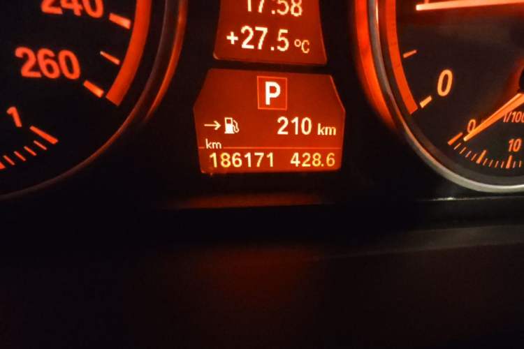 Used BMW X5 2011 xDrive35i Leading Model Odometer Close Up