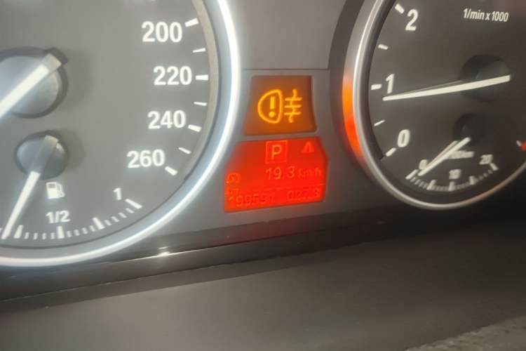 Used BMW X5 2011 xDrive35i Leading Model Odometer Close Up