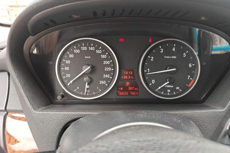 Used BMW X5 2011 xDrive35i Leading Model Odometer Close Up