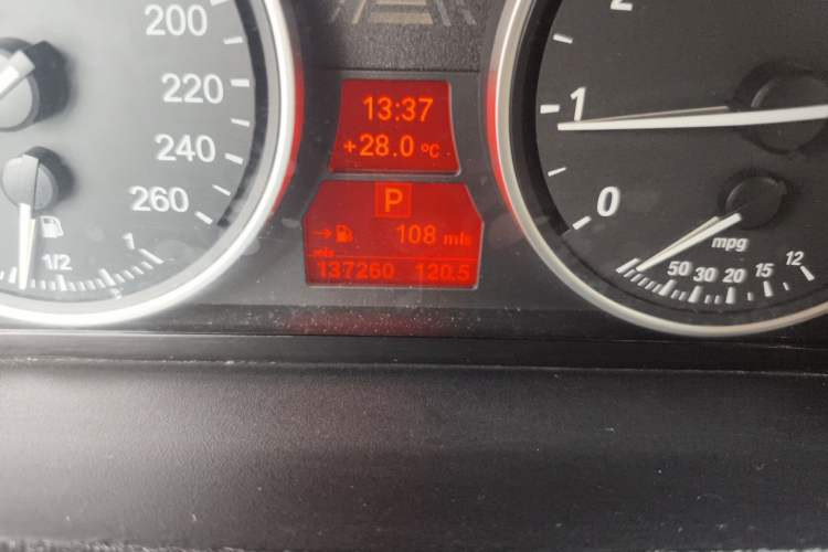 Used BMW X5 2011 xDrive35i Leading Model Odometer Close Up