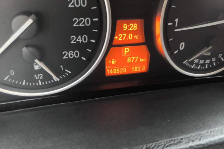 Used BMW X5 2011 xDrive35i Leading Model Odometer Close Up