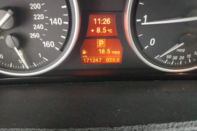 Used BMW X5 2011 xDrive35i U.S. specification Odometer Close Up
