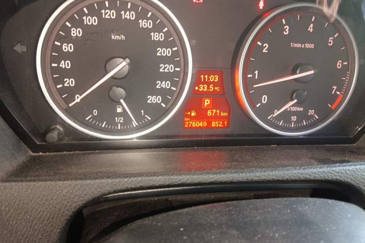 Used BMW X5 2011 xDrive35i Leading Model Odometer Close Up