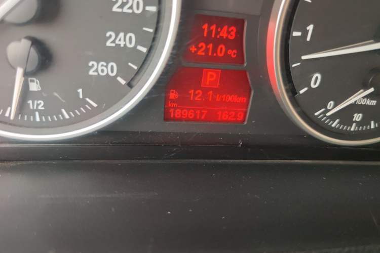 Used BMW X5 2011 xDrive35i Luxury Model Odometer Close Up