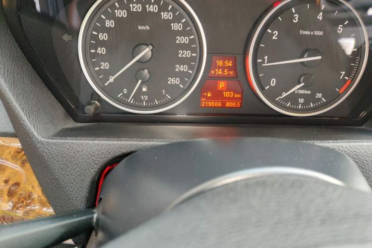 Used BMW X5 2011 xDrive35i Luxury Model Odometer Close Up