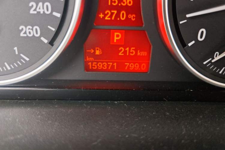 Used BMW X5 2011 xDrive35i Leading Model Odometer Close Up