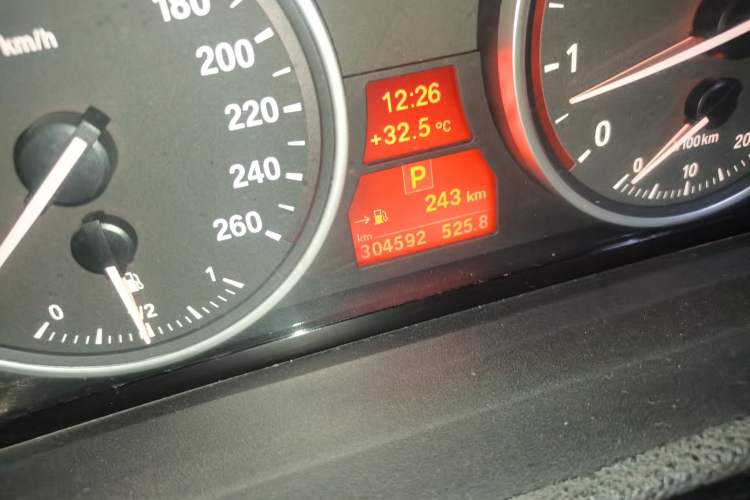 Used BMW X5 2011 xDrive35i Leading Model Odometer Close Up